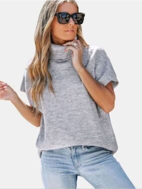 WOMEN'S GRAY SHORT SLEEVE SOFT & COZY OVERSIZED TURTLENECK SWEATER SMALL NWT